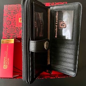 Women, Stone Mountain, Large Zip Around Wallet